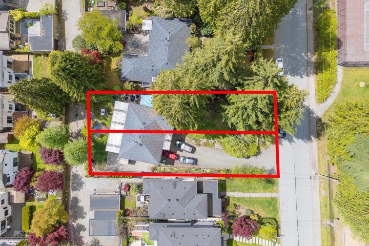 1087 Prospect Avenue, Canyon Heights NV, North Vancouver 2