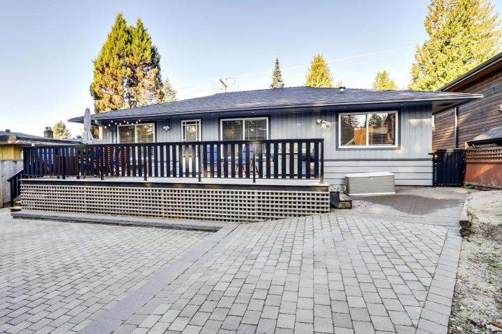 3976 Mountain Highway, Lynn Valley, North Vancouver 2
