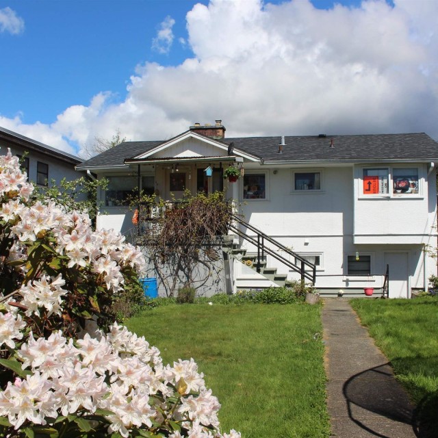Photo 3 at 215 E 20th Street, Central Lonsdale, North Vancouver