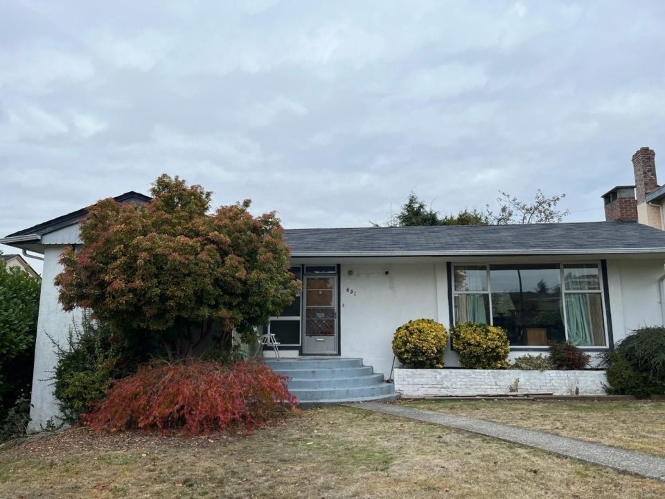 Photo 2 at 651 W 29th Avenue, Cambie, Vancouver West