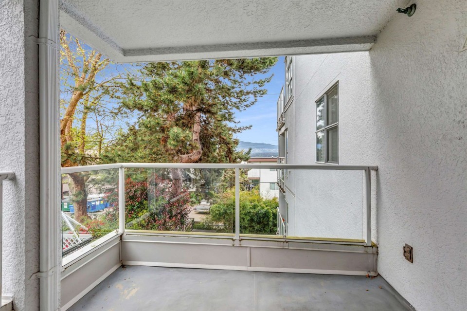 Photo 14 at 314 - 2175 W 3rd Avenue, Kitsilano, Vancouver West