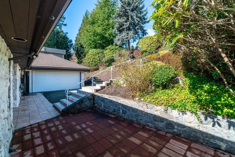 Photo 5 at 2289 Westhill Drive, Westhill, West Vancouver