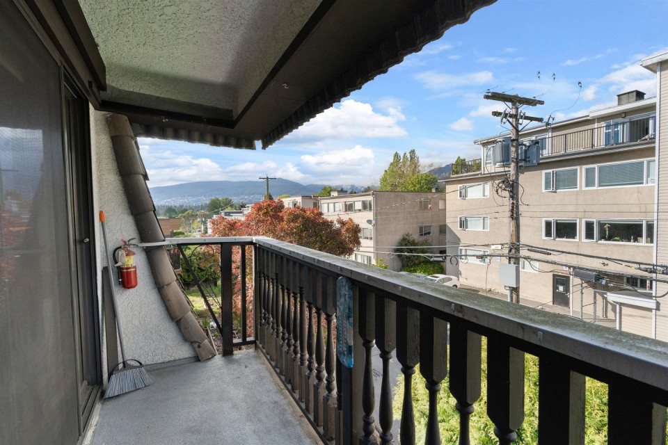 Photo 4 at 312 - 310 W 3rd Street, Lower Lonsdale, North Vancouver