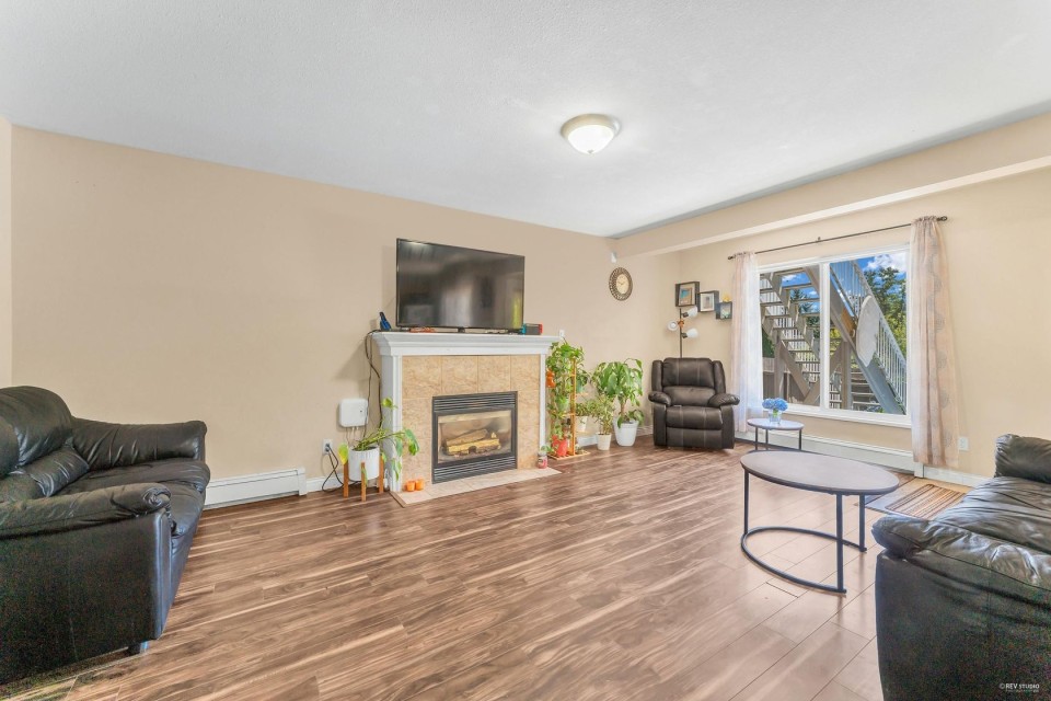 Photo 5 at 1553 Burrill Avenue, Lynn Valley, North Vancouver
