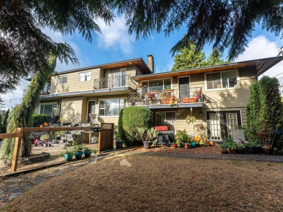 Photo 8 at 205 - 217 St. Davids Avenue, Lower Lonsdale, North Vancouver