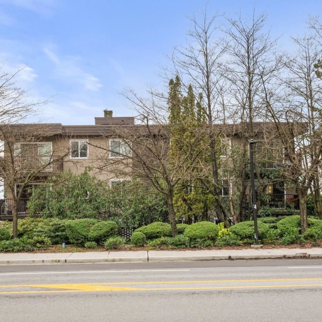 Photo 1 at 103 - 241 St. Andrews Avenue, Lower Lonsdale, North Vancouver