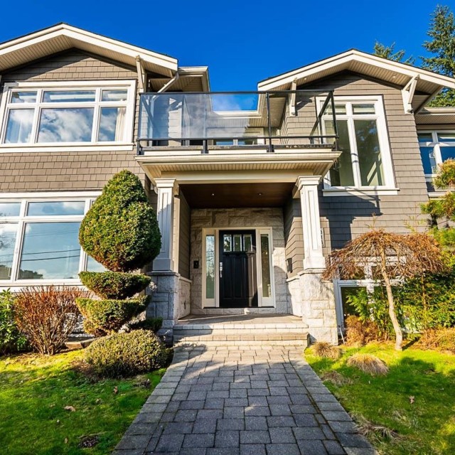Photo 1 at 314 E Carisbrooke Road, Upper Lonsdale, North Vancouver