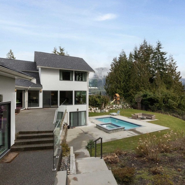Photo 3 at 598 St. Andrews Road, Glenmore, West Vancouver