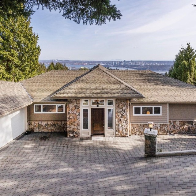Photo 1 at 1371 Burnside Road, Chartwell, West Vancouver