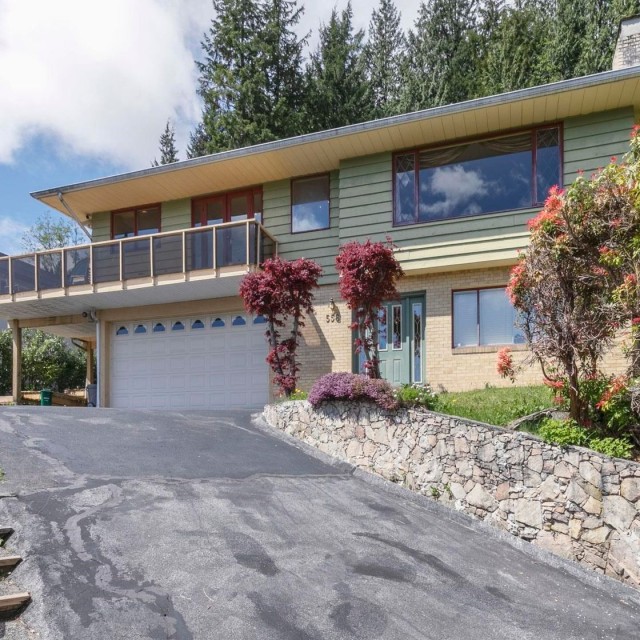 Photo 5 at 556 Ballantree Road, Glenmore, West Vancouver