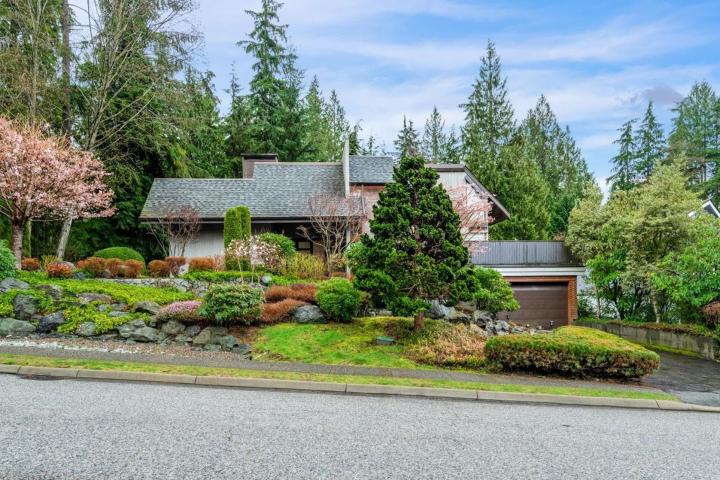 5344 Cliffridge Avenue, Canyon Heights NV, North Vancouver 2