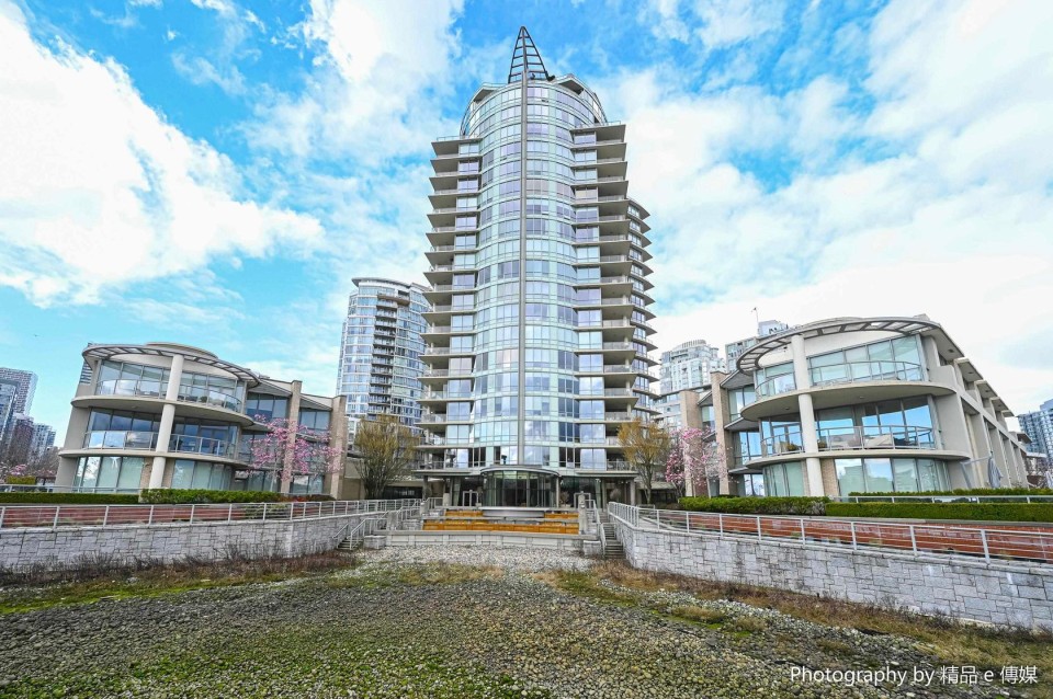 Photo 3 at 303 - 1328 Marinaside Crescent, Yaletown, Vancouver West