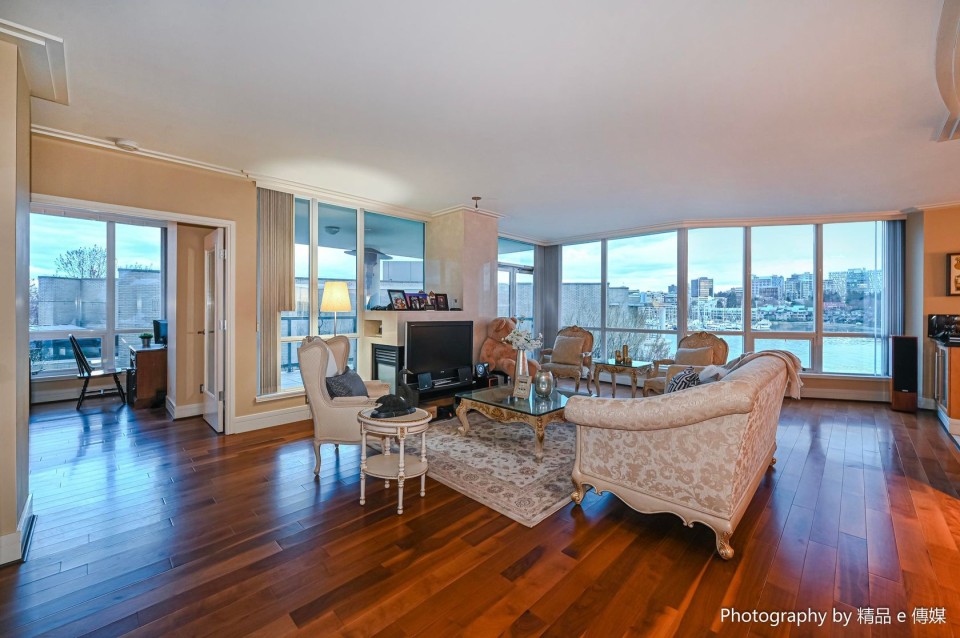 Photo 13 at 303 - 1328 Marinaside Crescent, Yaletown, Vancouver West