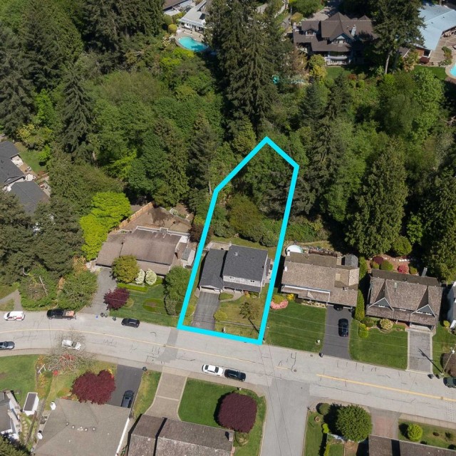 Photo 3 at 4062 Ruby Avenue, Edgemont, North Vancouver
