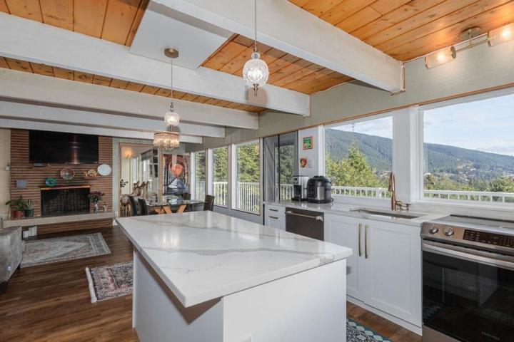 565 St. Giles Road, Glenmore, West Vancouver 2