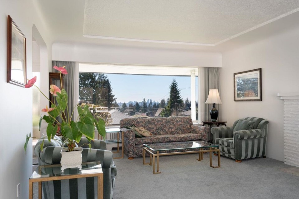 Photo 9 at 996 Beaumont Drive, Edgemont, North Vancouver