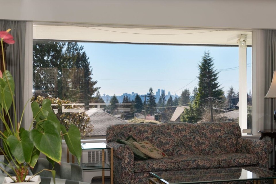 Photo 10 at 996 Beaumont Drive, Edgemont, North Vancouver
