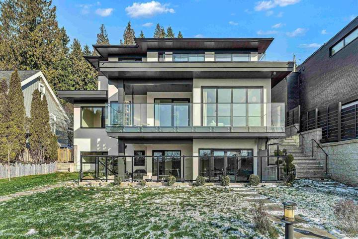 701 Blueridge Avenue, Canyon Heights NV, North Vancouver 2