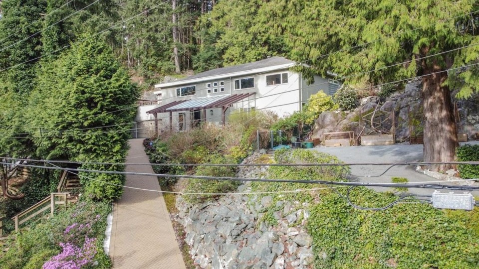 Photo 2 at 6945 Marine Drive, Whytecliff, West Vancouver
