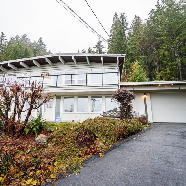 Photo 3 at 76 Bonnymuir Drive, Glenmore, West Vancouver