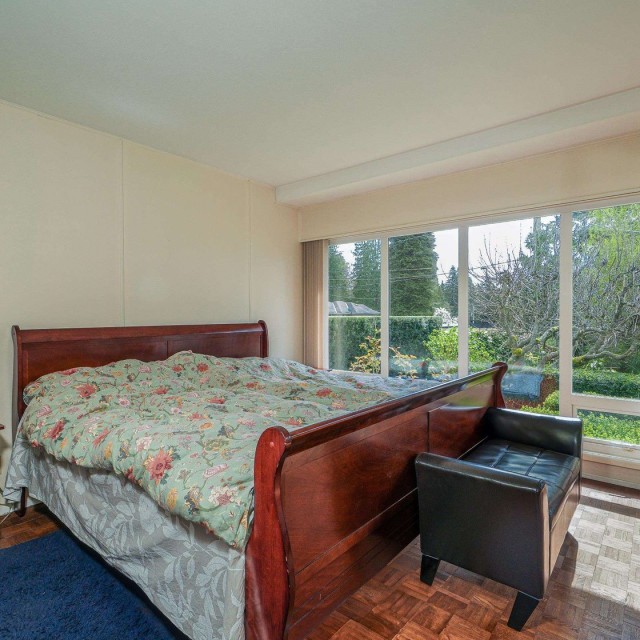 Photo 10 at 915 Wentworth Avenue, Forest Hills NV, North Vancouver