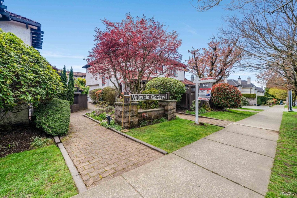 Photo 1 at 3 - 225 W 15th Street, Central Lonsdale, North Vancouver