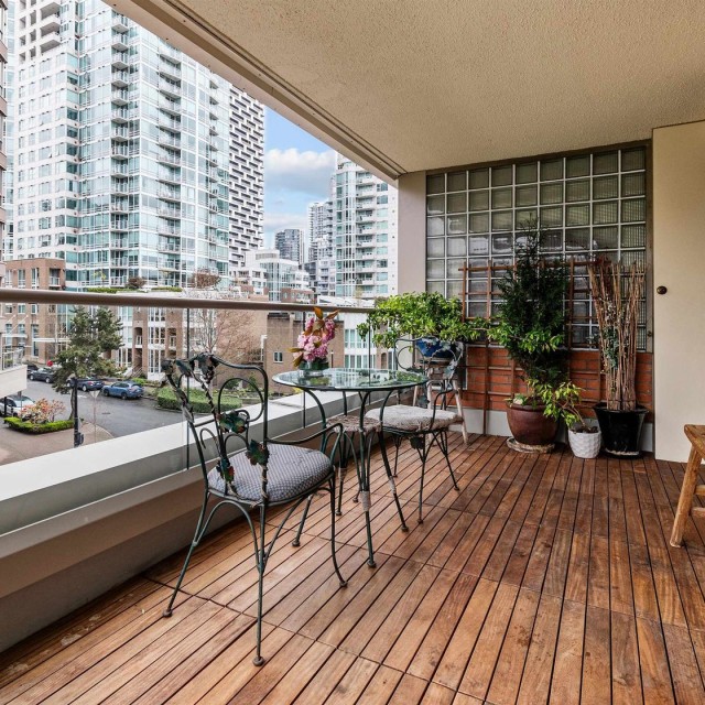 Photo 13 at 401 - 1675 Hornby Street, Yaletown, Vancouver West