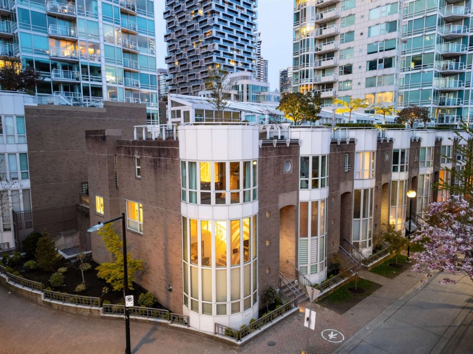 Photo 1 at T5 - 1501 Howe Street, Yaletown, Vancouver West