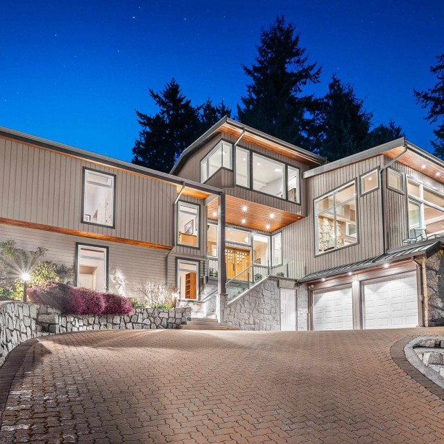 Photo 2 at 1395 Camridge Road, Westhill, West Vancouver