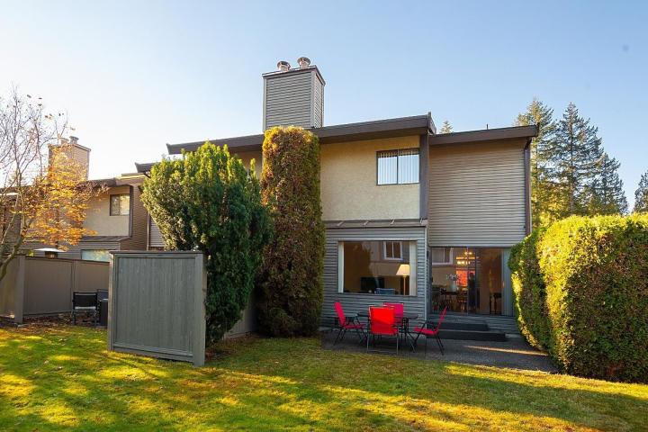 1131 Montroyal Boulevard, Canyon Heights NV, North Vancouver 2