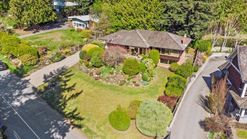 Photo 2 at 2665 Rosebery Avenue, Queens, West Vancouver