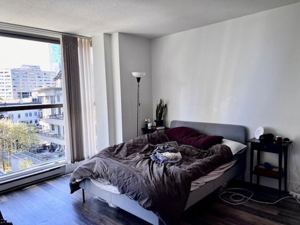 Photo 3 at 807 - 928 Richards Street, Yaletown, Vancouver West