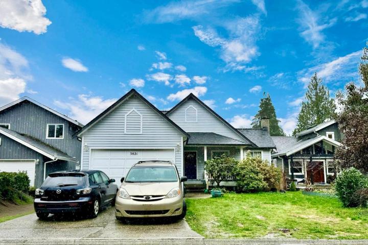 3821 Orlohma Place, Indian River, North Vancouver 2