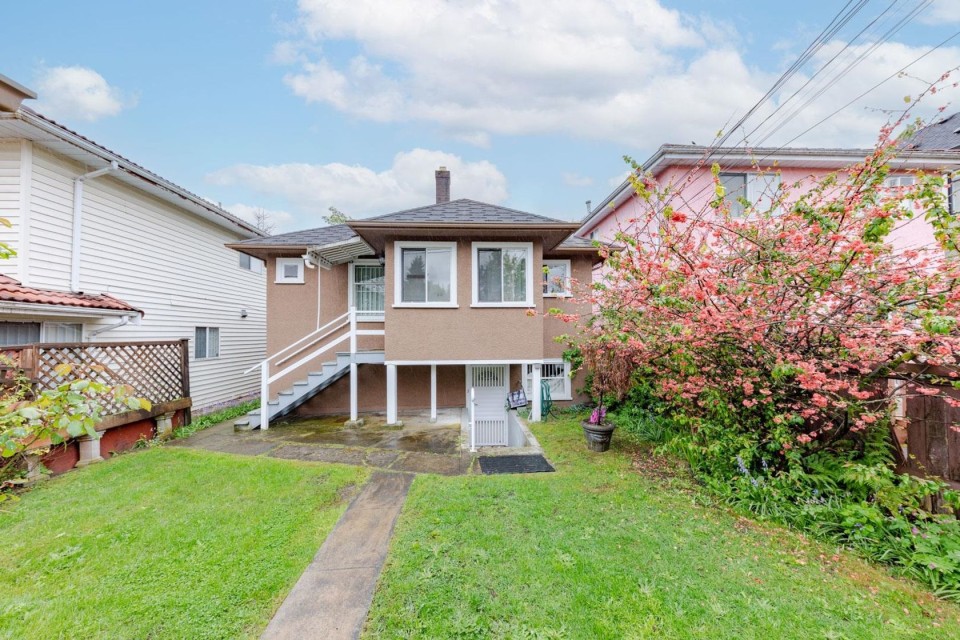 Photo 7 at 1239 W 64th Avenue, Marpole, Vancouver West