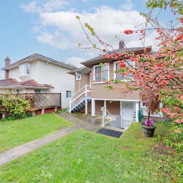 Photo 8 at 1239 W 64th Avenue, Marpole, Vancouver West