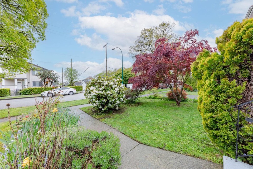 Photo 9 at 1239 W 64th Avenue, Marpole, Vancouver West