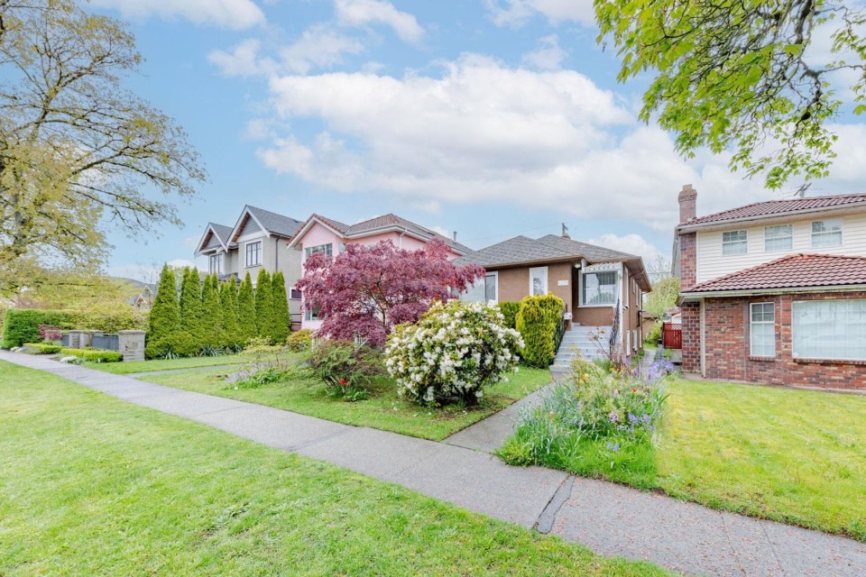 Photo 10 at 1239 W 64th Avenue, Marpole, Vancouver West