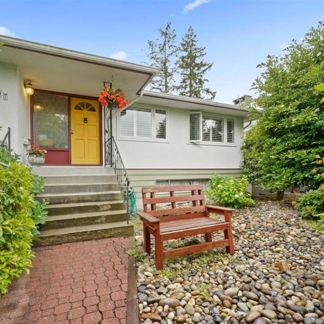 262811785 at 807 21st Street, Mosquito Creek, North Vancouver